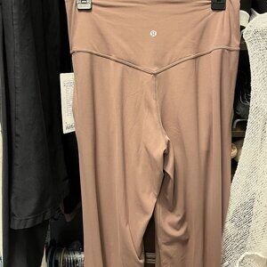 NWT LULULEMON JOGGER/YOGA PANTS
